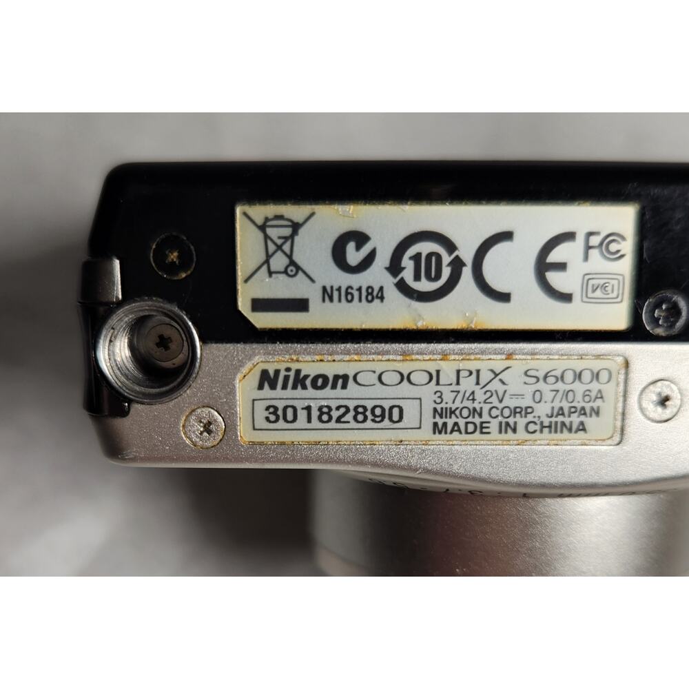 Nikon Coolpix S6000 Tested 14.2 MP Silver Digital Camera With Accessories - Picture 8 of 9